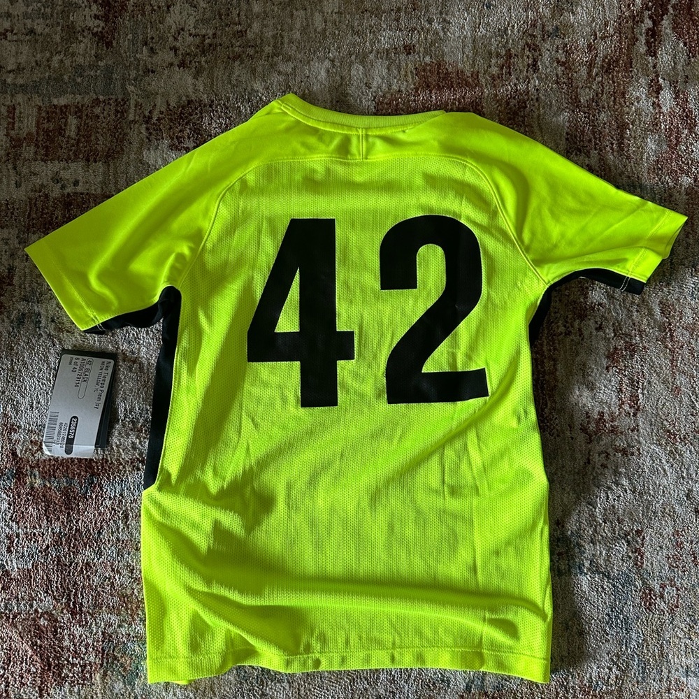 Nike soccer jersey - Picture 2 of 2